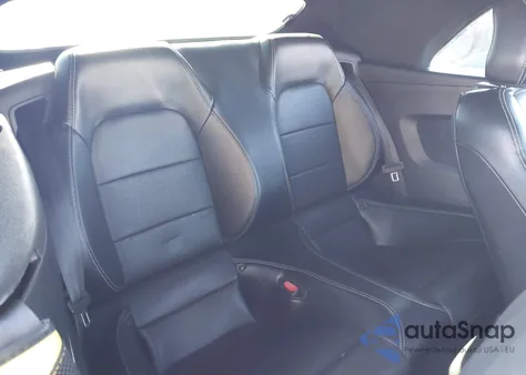 2021 Ford Mustang Ecoboost Premium z USA, uszkodzony, nr VIN 1FATP8UH6M5100934